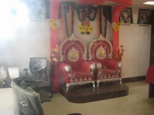 Check out the plastic office chairs next to the marital throne (Photo: Brian Kissoon)